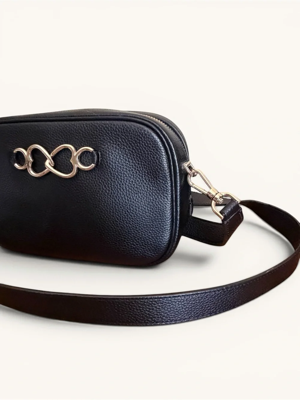 kate spade Black Pebbled Leather Camera Infinite Bag with Gold Hardware